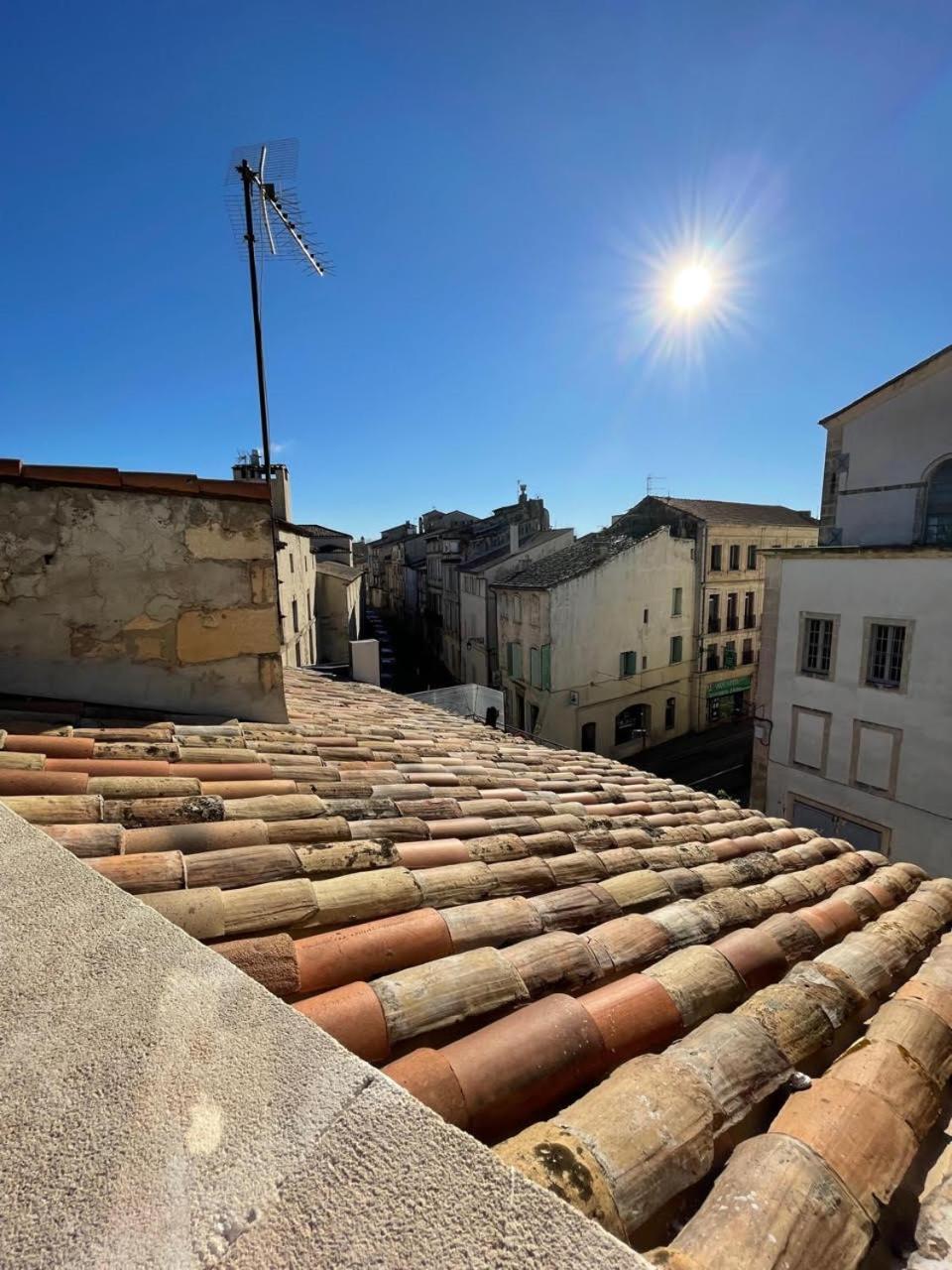 La terrasse face au théâtre Apartamento Arles Exterior foto